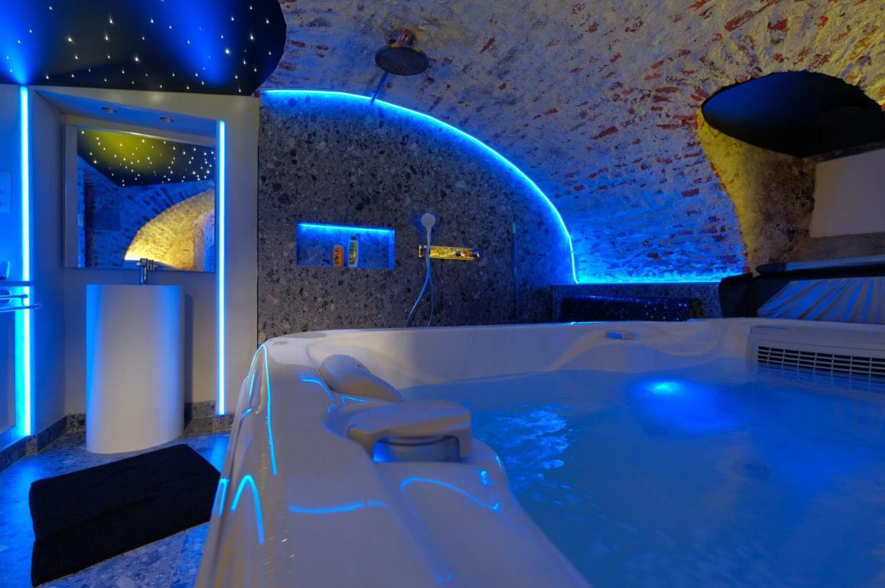Bed and breakfast Secret Jacuzzi Mons - Parking Prive Gratuit Extérieur photo