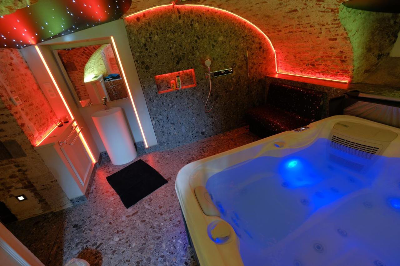 Bed and breakfast Secret Jacuzzi Mons - Parking Prive Gratuit Extérieur photo